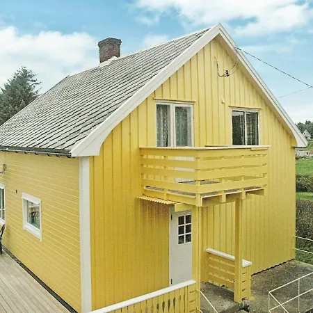 Holiday home Five-bedroom In 2 Vevang