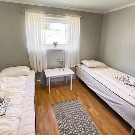 Five-bedroom In 2 Holiday home Vevang