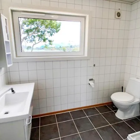 Holiday home Five-bedroom In 2 Vevang