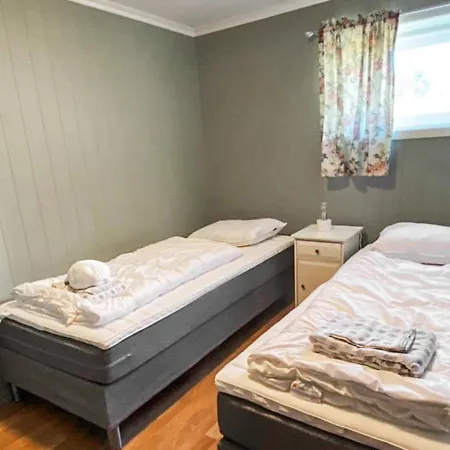 Five-bedroom In 2 Holiday home