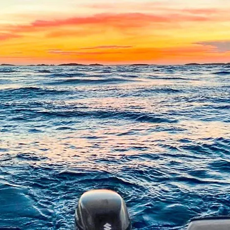 11 Person In Vevang-by Traum *