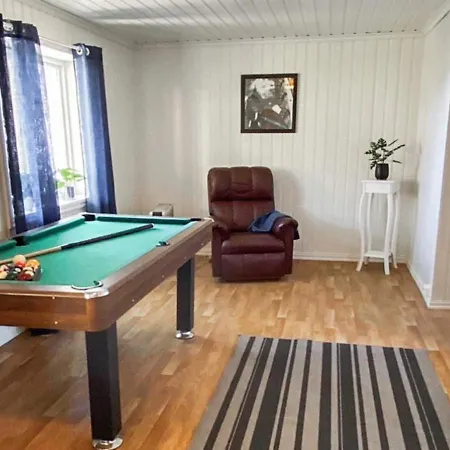 Five-bedroom In 2 Vevang