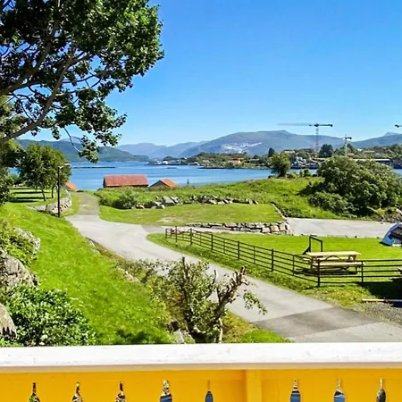 Holiday home Five-bedroom In 2 Vevang