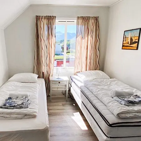 Five-bedroom In 2 Holiday home *