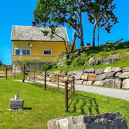 11 Person In Vevang-by Traum *