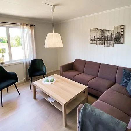 11 Person In Vevang-by Traum * Vevang