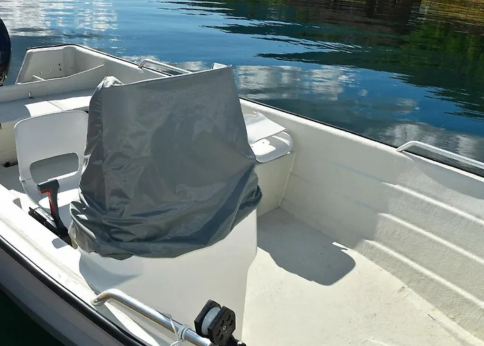 11 Person In Vevang-by Traum *