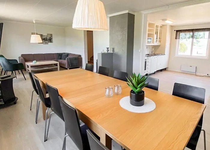 11 Person In Vevang-by Traum *