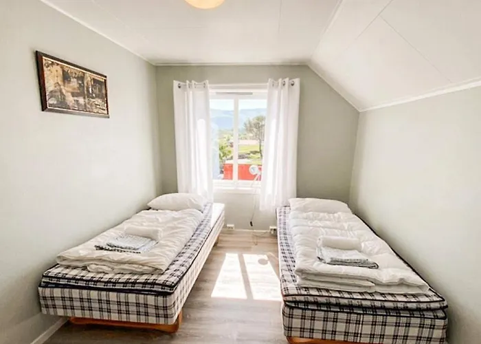 11 Person In Vevang-by Traum