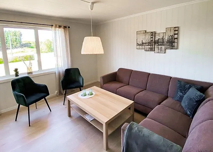 11 Person In Vevang-by Traum *